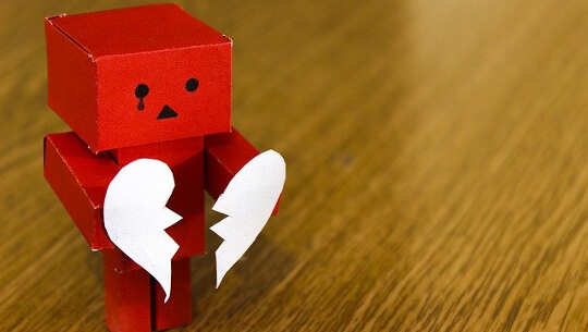 Heal A Broken Heart With A 7-Step Heartbreak Recovery Program a broken heart