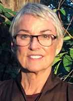 photo of Trish Thompson