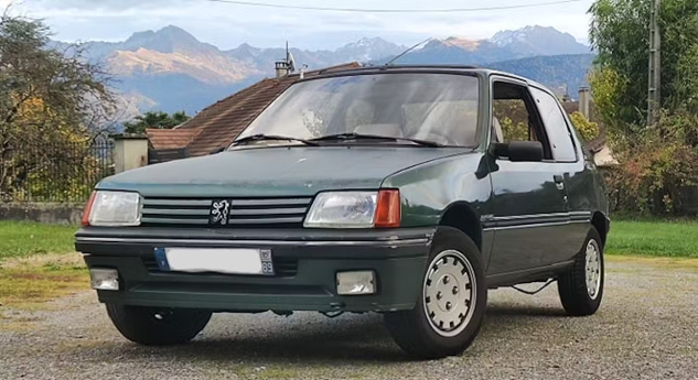 THE PEUGEOT 205 OF MICKAËL, A 22-YEAR-OLD MECHANIC.