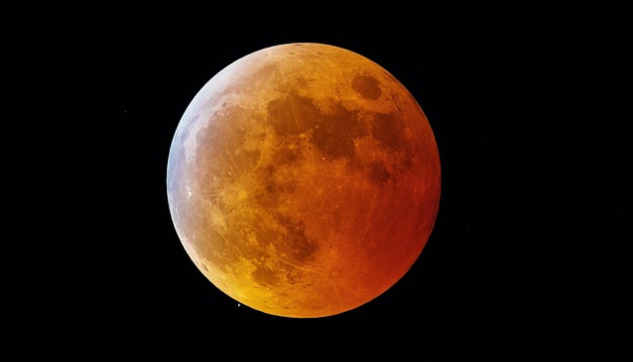 Full Moon Toral Lunar Eclipse. Image by Kanenori from Pixabay.&nbsp;